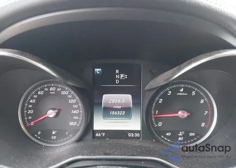 2015 Mercedes-Benz C 300 Sport 4Matic z USA, uszkodzony, nr VIN 55SWF4KB7FU025503